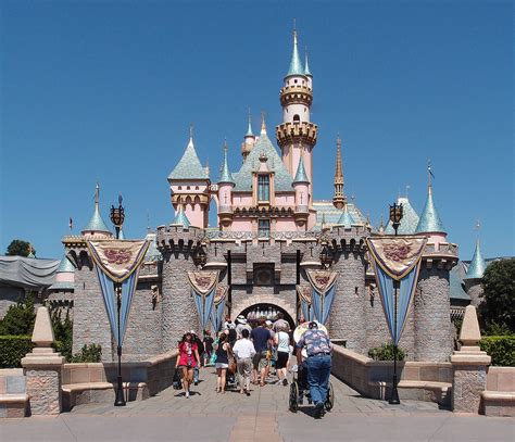 Difference Between Disneyland and California Adventure | Difference Between