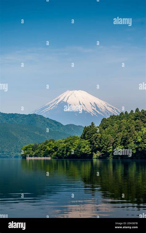 Lake Ashi and Mount Fuji Stock Photo - Alamy