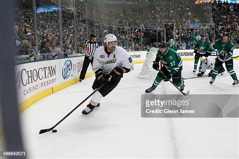 667 Teemu Selanne Stanley Cup Photos & High Res Pictures - Getty Images