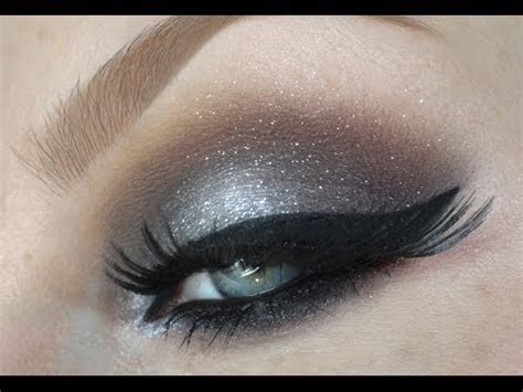 Metallic Silver Glitter Eyeshadow Tutorial | AmazingMakeups.com