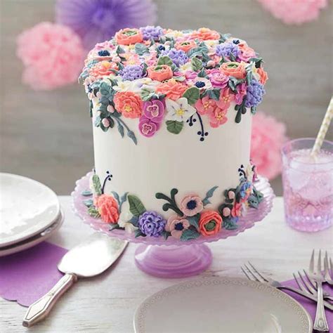 11 Flower Cake Ideas | LoveCrafts