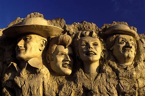 16 Bizarre Roadside Attractions in Missouri