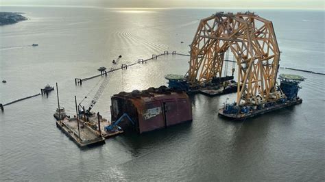 Salvage crews start last cut of Georgia shipwreck demolition