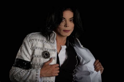 Sergio Cortés - Michael Jackson impersonator. Live tribute show.