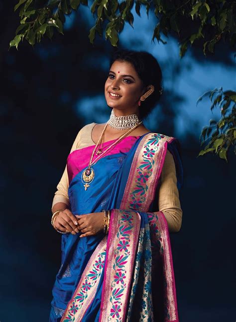 AARONG SAREE | Saree styles, Bangladeshi saree, Stylish sarees