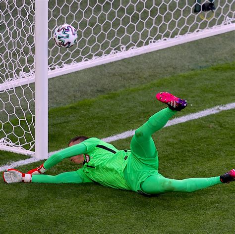 Szczesny Makes History As Poland Lose To Slovakia - MobSports