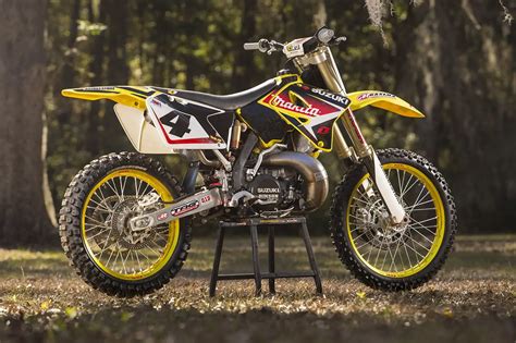 La verdadera historia de la Suzuki RM 250 2 tiempos de Ricky Carmichael - MXArgentina