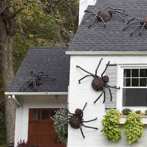 These Giant DIY Spiders Are The Halloween Decor You'll Be Seeing ...