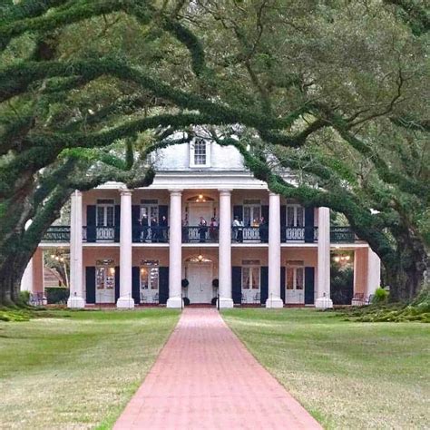 Oak Alley Plantation, Louisiana | Sophie's World Travel Inspiration