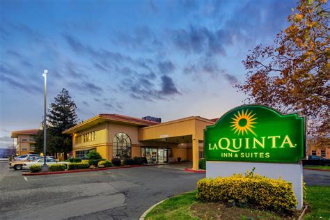 La Quinta Inn & Suites by Wyndham Oakland - Hayward | Hayward, CA Hotels