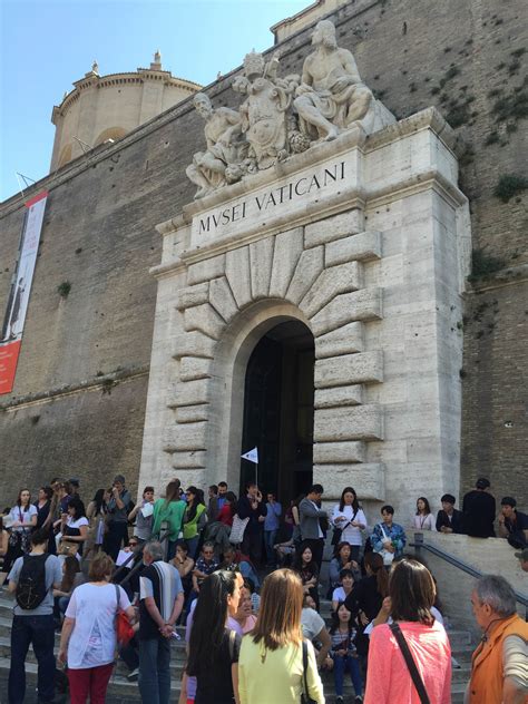 Vatican Museum entrance – Hillfamily dot net