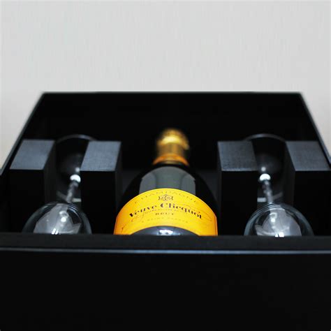 Buy Veuve Clicquot Champagne Gift Set | Wines Online Singapore