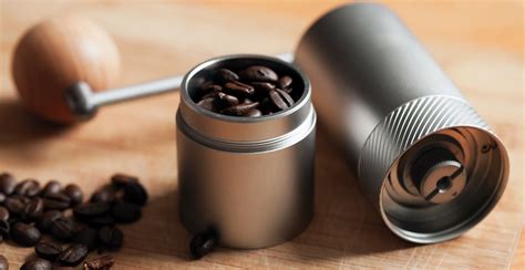 5 Best Manual Coffee Grinders UK (2022 Review) | Spruce Up!