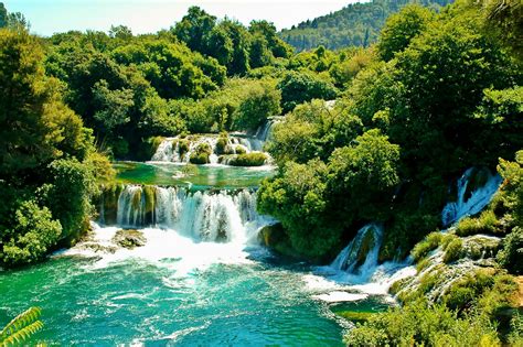 Waterfalls in Krka National Park, Croatia | Beaux endroits, Fond d ...