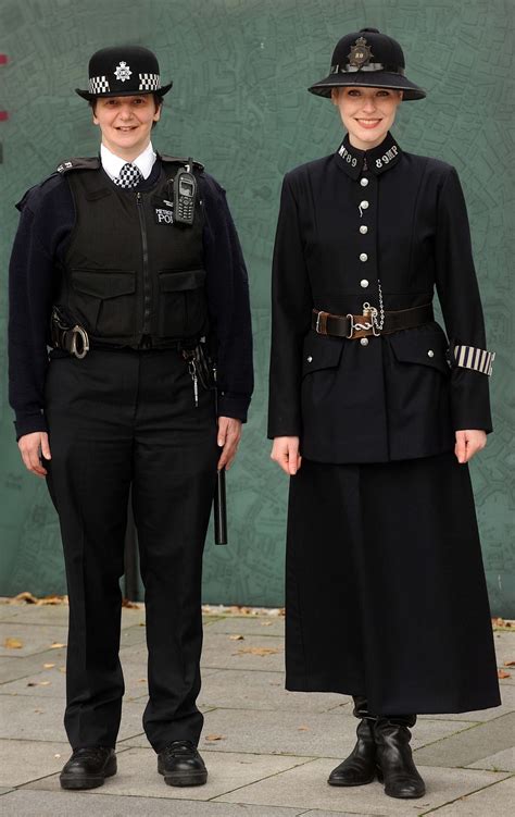 Delightful photos celebrate 100 years of women in the Met Police ...