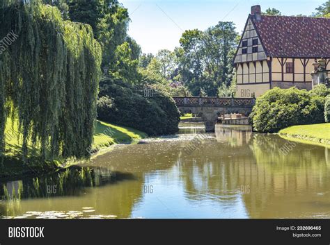 Medieval Gatehouse Image & Photo (Free Trial) | Bigstock