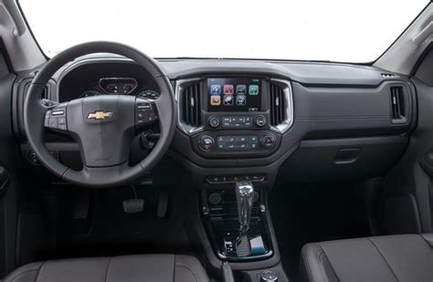 Chevrolet-S10-2018-interior - Mega Autos