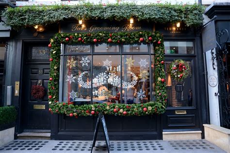 Ted's Christmas shop front Covent Garden store, Great Queens Street | Christmas shop window ...