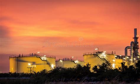 Oil Refinery and Oil Terminal Stock Photo - Image of bulk, dioxide ...