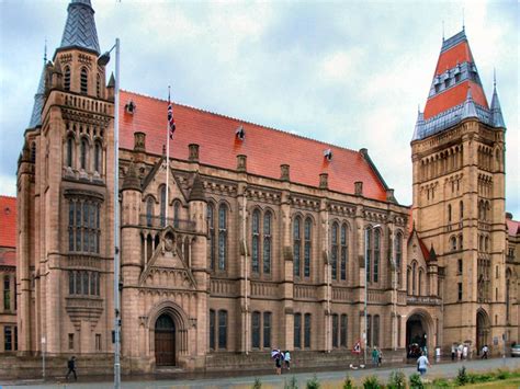 University of Manchester Whitworth Hall © David Dixon cc-by-sa/2.0 :: Geograph Britain and Ireland