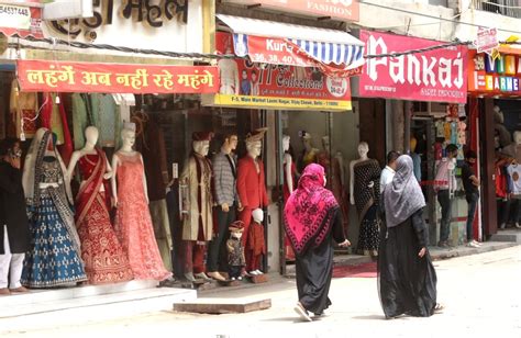 New Delhi : A view of Laxmi Nagar market reopened after order by ...