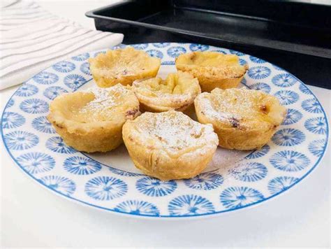 Vegan Portuguese custard tarts - Pasteis de nata vegano :: Exceedingly vegan