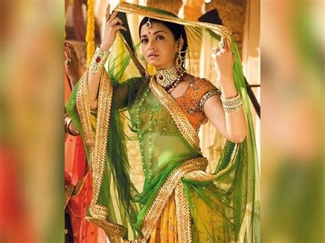 Neeta Lulla Shares Aishwarya Rai Pictures In Lehengas From Jodhaa Akbar ...