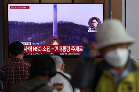 North Korean spy satellite launch fails, splashes into sea - UPI.com