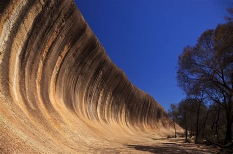 Wave Rock, la roca australiana con forma de ola gigante