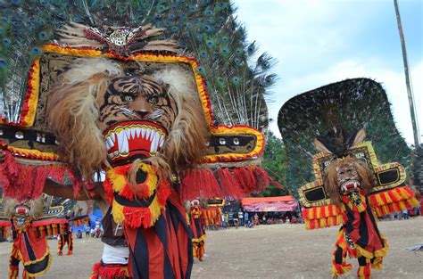 Kerajinan dan Kesenian : Kerajinan Dan Kesenian