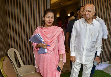 Sushilkumar Shinde, ex-Union Home Minister and Congress leader, announces retirement from ...