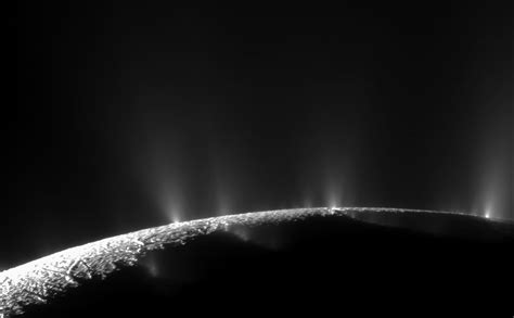 Enceladus' water plumes contain life clues | Space | EarthSky