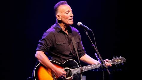 Bruce Springsteen reopens Broadway with first full-capacity show since pandemic | CNN