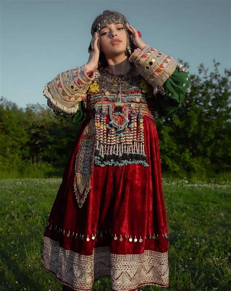 Traditional Pashtun folk clothing, by Avizeh. : r/afghanistan