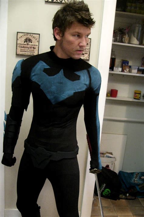 Oooh one of the better Nightwing Cosplays I've seen | Nightwing cosplay, Male cosplay, Nightwing