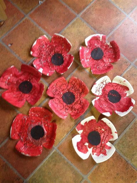 Paper plate poppies remembrance. Have the kids paint the paperplates, let it dry...#dry #kids ...