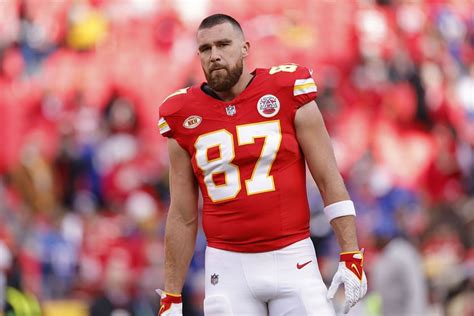 Travis Kelce Pfizer vaccine: Comparing Chiefs star's endorsement vs NFL salary