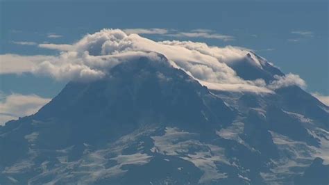 See what Mount Rainier did to spur a social media frenzy over volcano ...