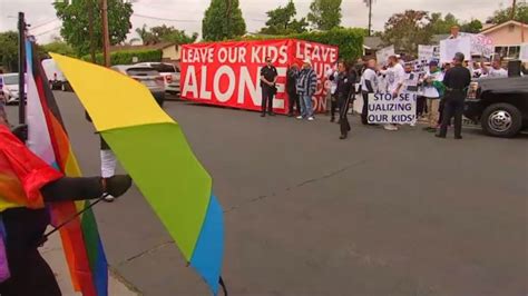 Parents Protest Pride Event at Elementary School in North Hollywood – NBC Los Angeles