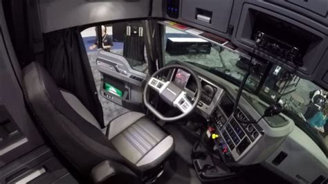 'Not a me-too truck': Inside the Mack Anthem cab