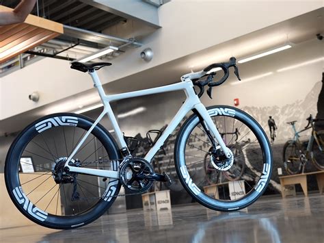 Factory Tour: How ENVE is making full custom carbon road bikes in house ...