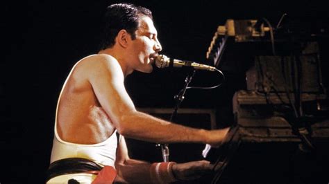 10 Best Freddie Mercury Songs of All Time - Singersroom.com