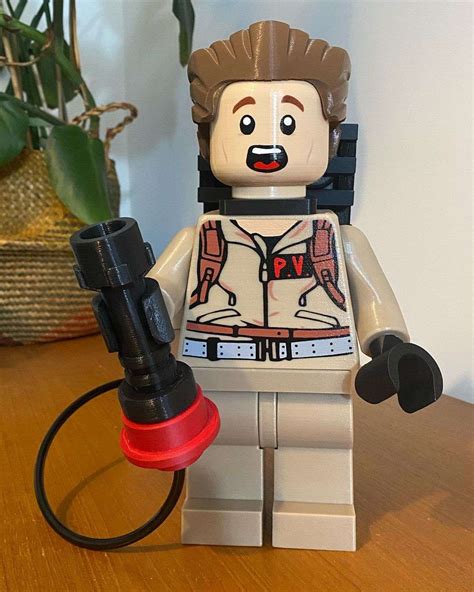 LEGO Ghostbusters Minifigures get upscaled in incredible build, includes brick-based Proton ...