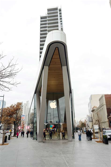 The Apple of my eye: Why the Downtown Apple Store matters • Brooklyn Paper