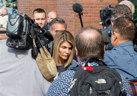 Lori Loughlin Prison Sentence: What a Joke, Critics Decree! - The ...