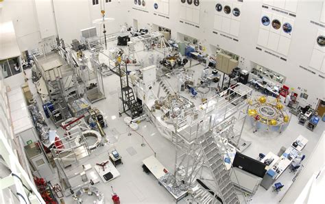 Working on Curiosity in JPL Spacecraft Assembly Facility | NASA Jet ...