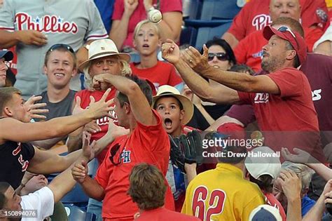 Foul Ball Try Photos and Premium High Res Pictures - Getty Images