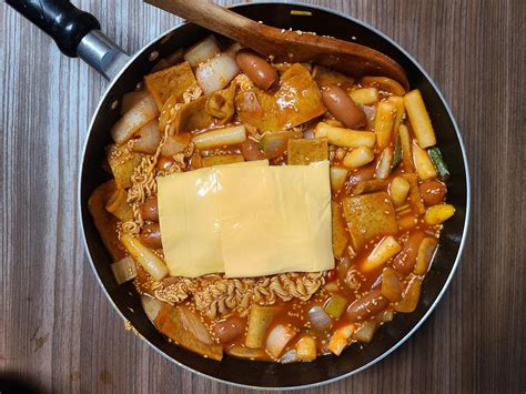 Tteokbokki CHEESE EDITION : r/KoreanFood