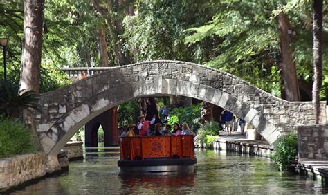 San Antonio River Walk Boat Tours with GO RIO Cruises | Tour Texas