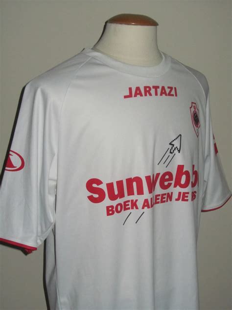 Royal Antwerp 2010-11 Away Kit